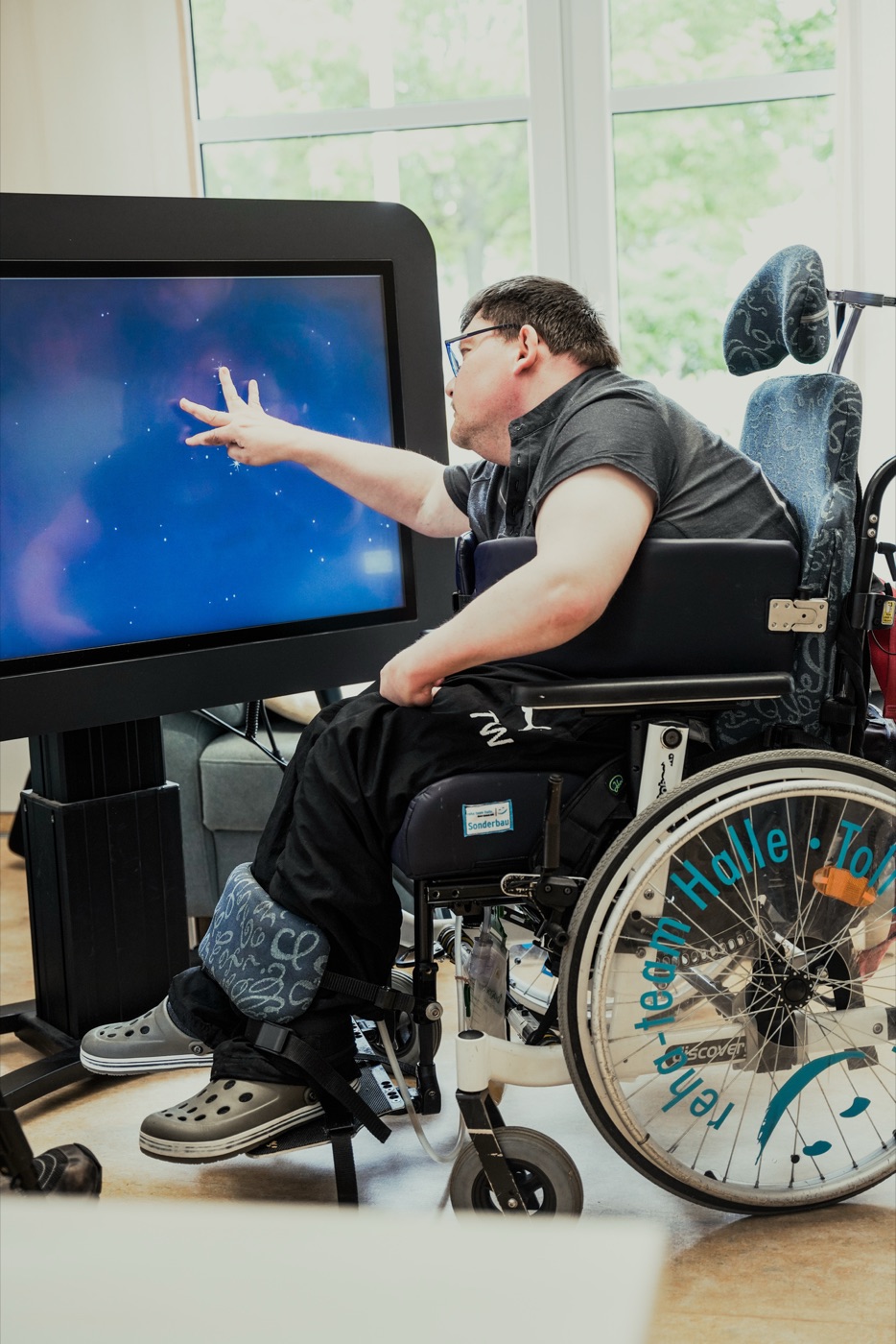 Klienten entspannen nach dem Mittagessen am CareTable